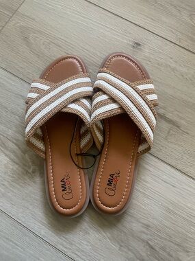 Mia amore Size 9.5 Nancee striped crossover mule sandals New No Tags